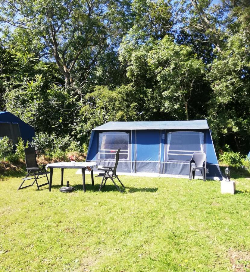 Hebergements Camping "Les Pieds Dans L'Eau" Crozon Esterno foto